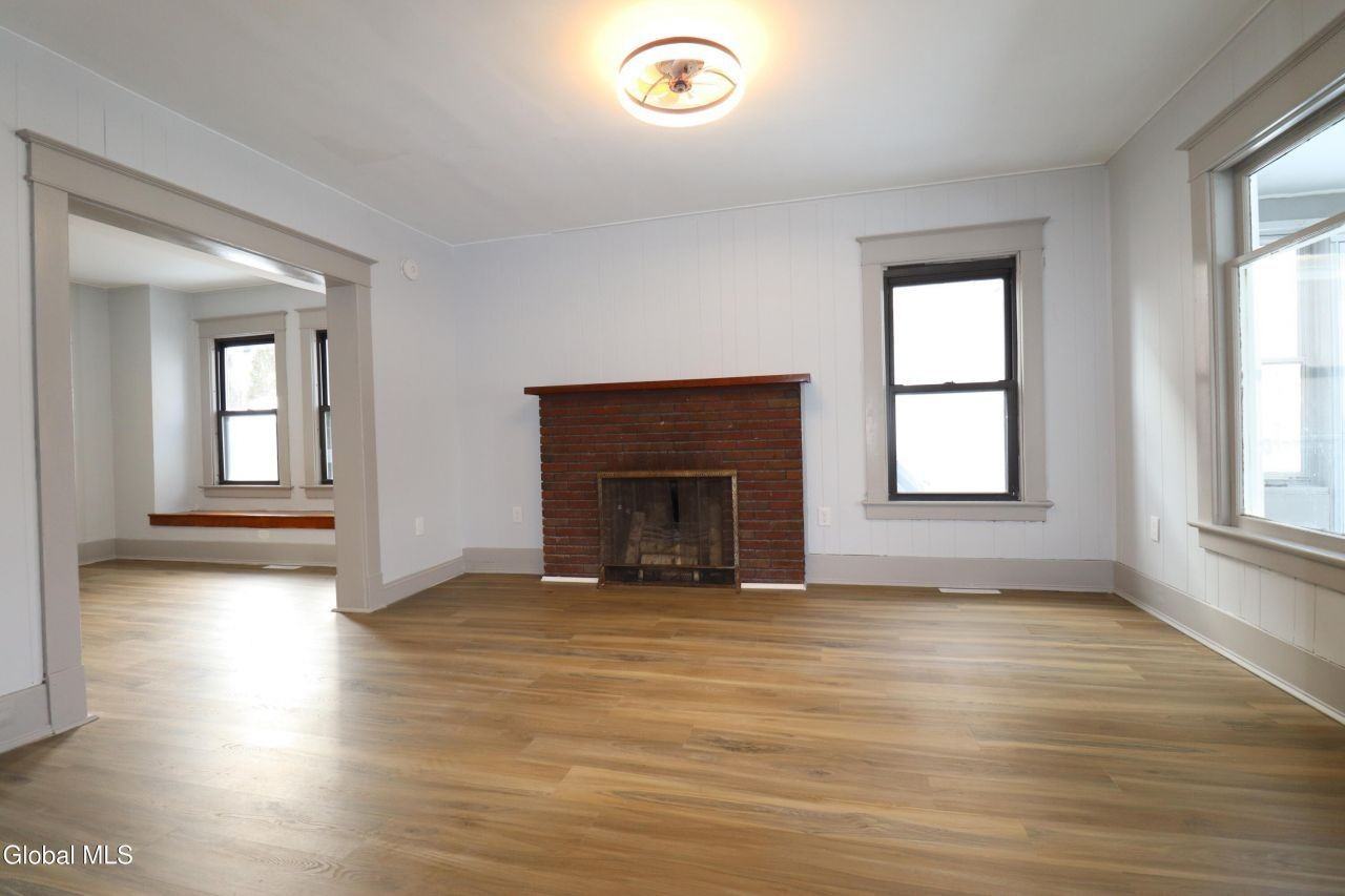 442 Plymouth Avenue - Photo 4 of 46