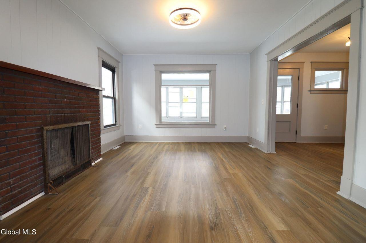 442 Plymouth Avenue - Photo 5 of 46