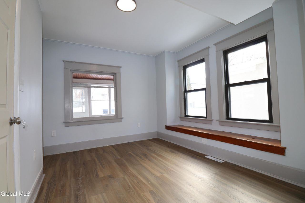 442 Plymouth Avenue - Photo 6 of 46