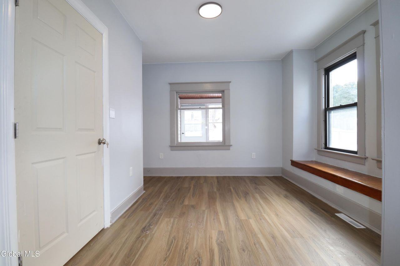 442 Plymouth Avenue - Photo 7 of 46