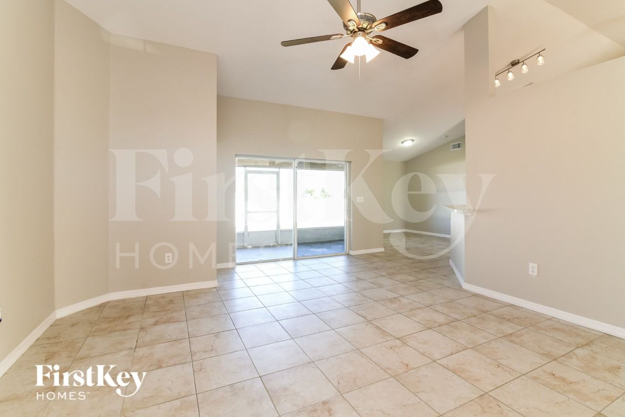 368 Cloverdale Road - Photo 4 of 17