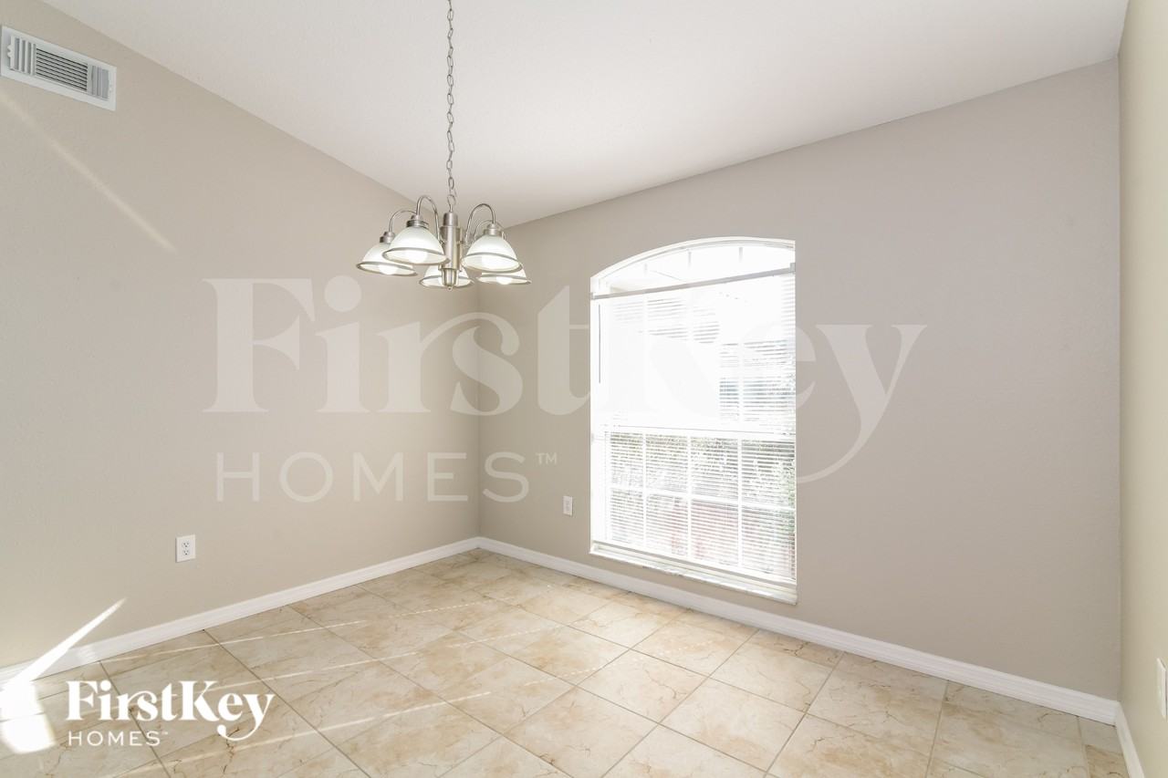 368 Cloverdale Road - Photo 5 of 17