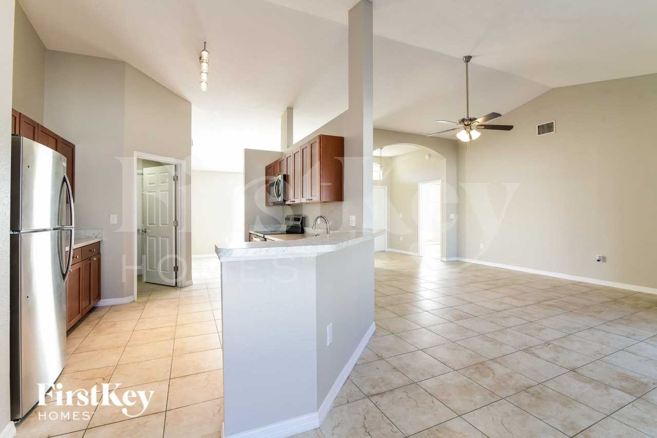 368 Cloverdale Road - Photo 6 of 17