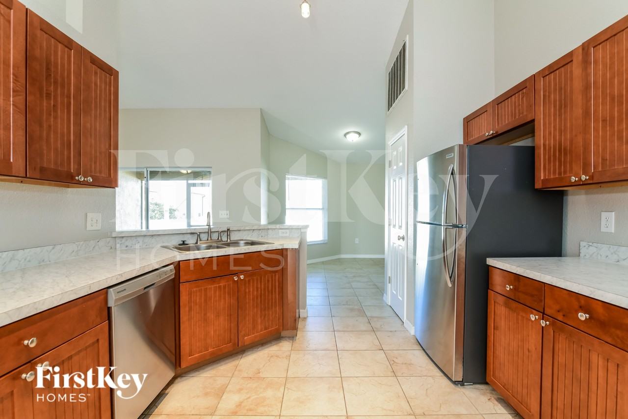 368 Cloverdale Road - Photo 7 of 17