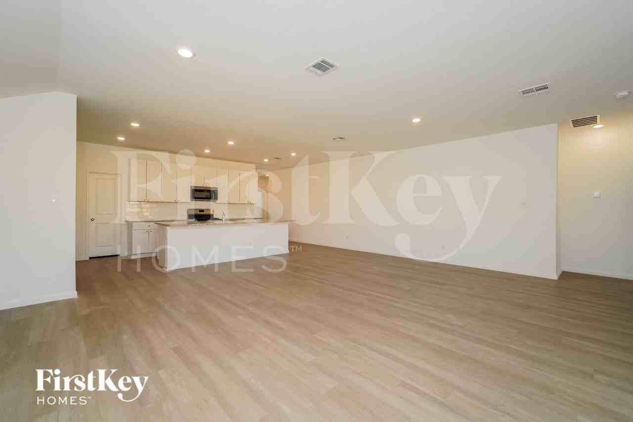 10639 Erinita Way - Photo 4 of 15