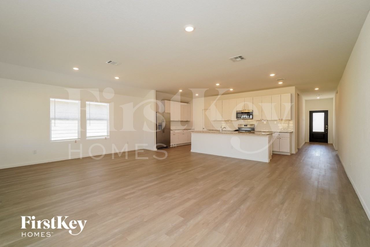 10639 Erinita Way - Photo 5 of 15