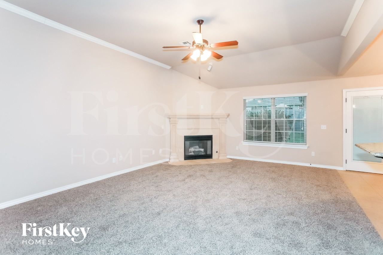 601 Apple Tree Lane - Photo 2 of 15