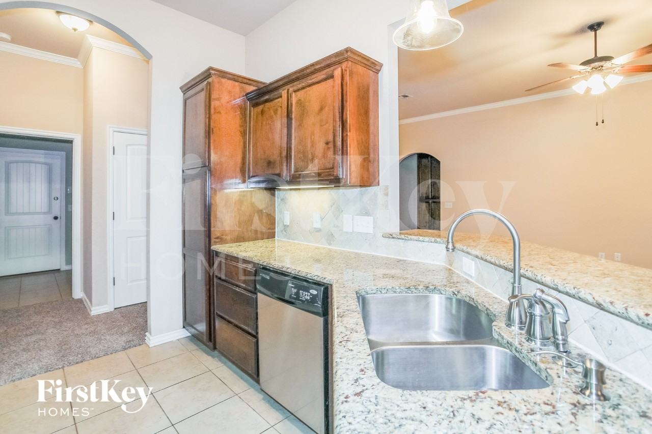 601 Apple Tree Lane - Photo 5 of 15