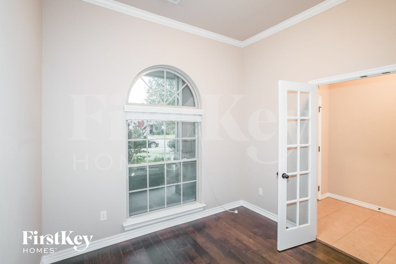 601 Apple Tree Lane - Photo 7 of 15