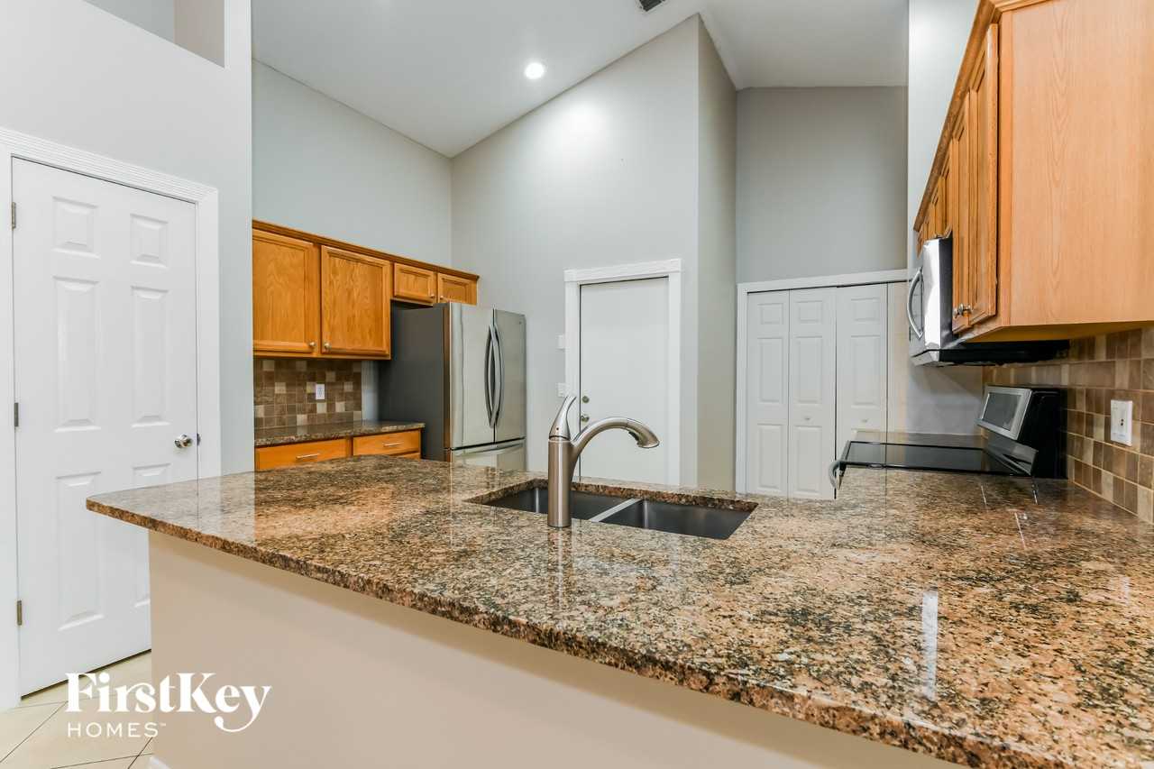 2510 Runyon Cir - Photo 6 of 15