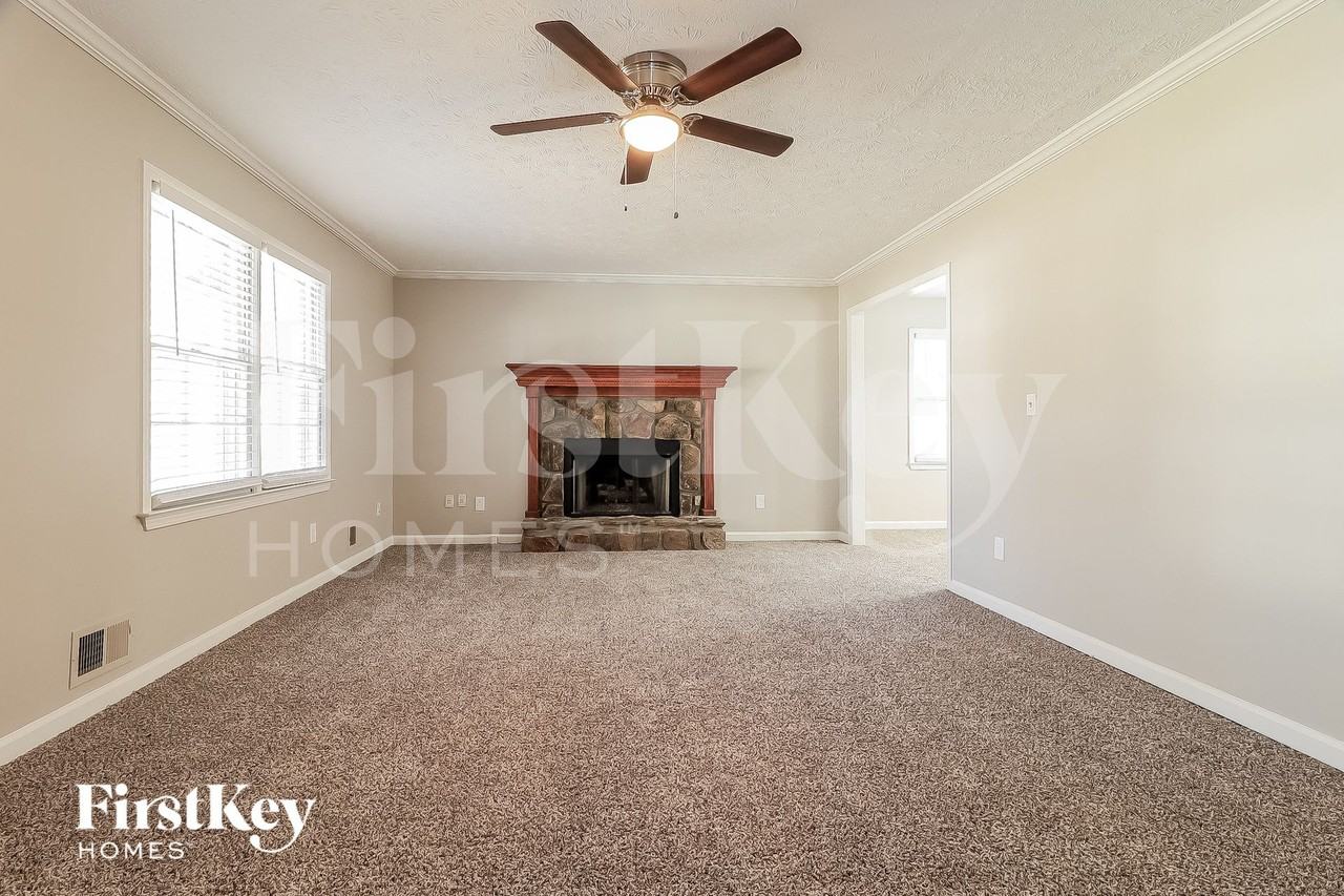 560 Presidential Drive - Photo 2 of 15