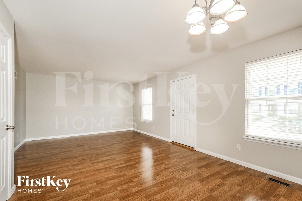 809 Waler Drive - Photo 5 of 15