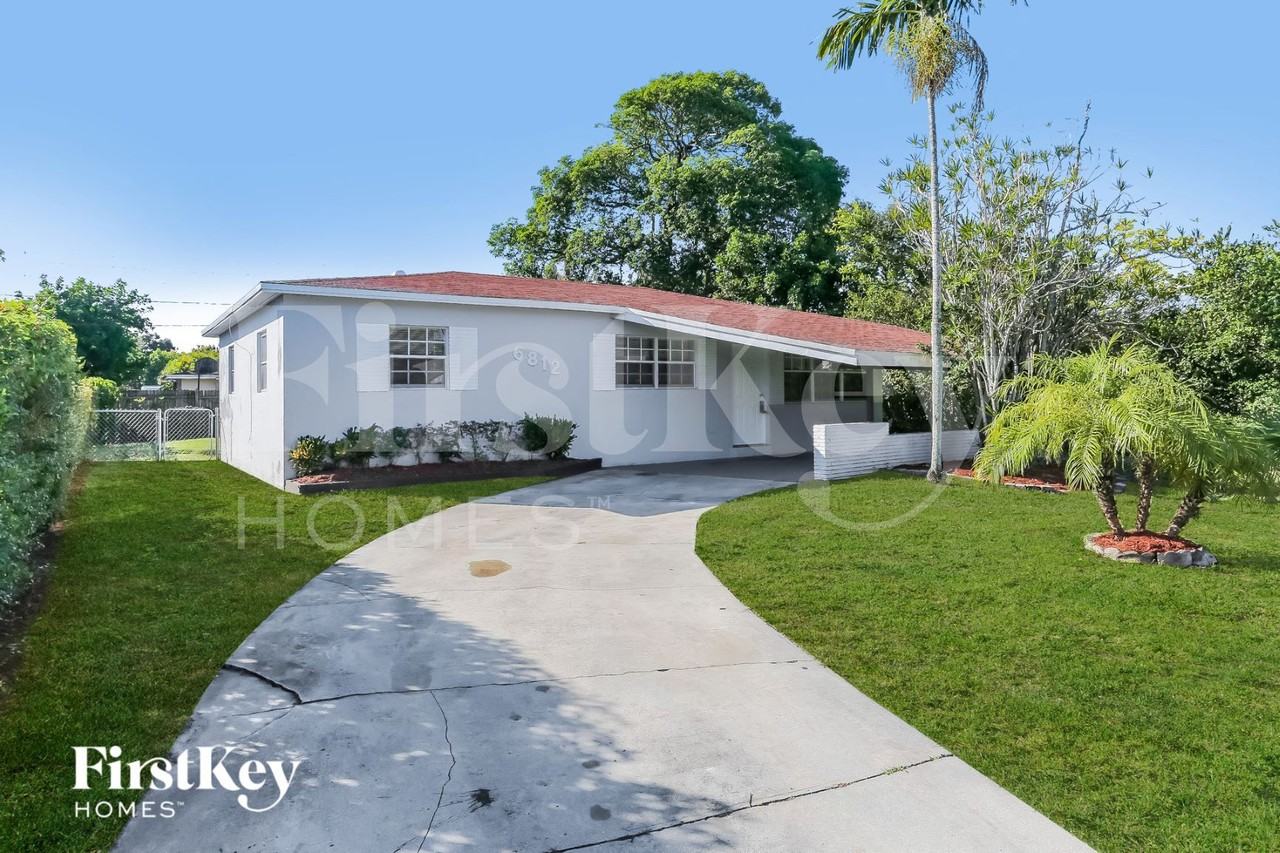 6812 Southwest 22nd Court - Photo 2 of 15