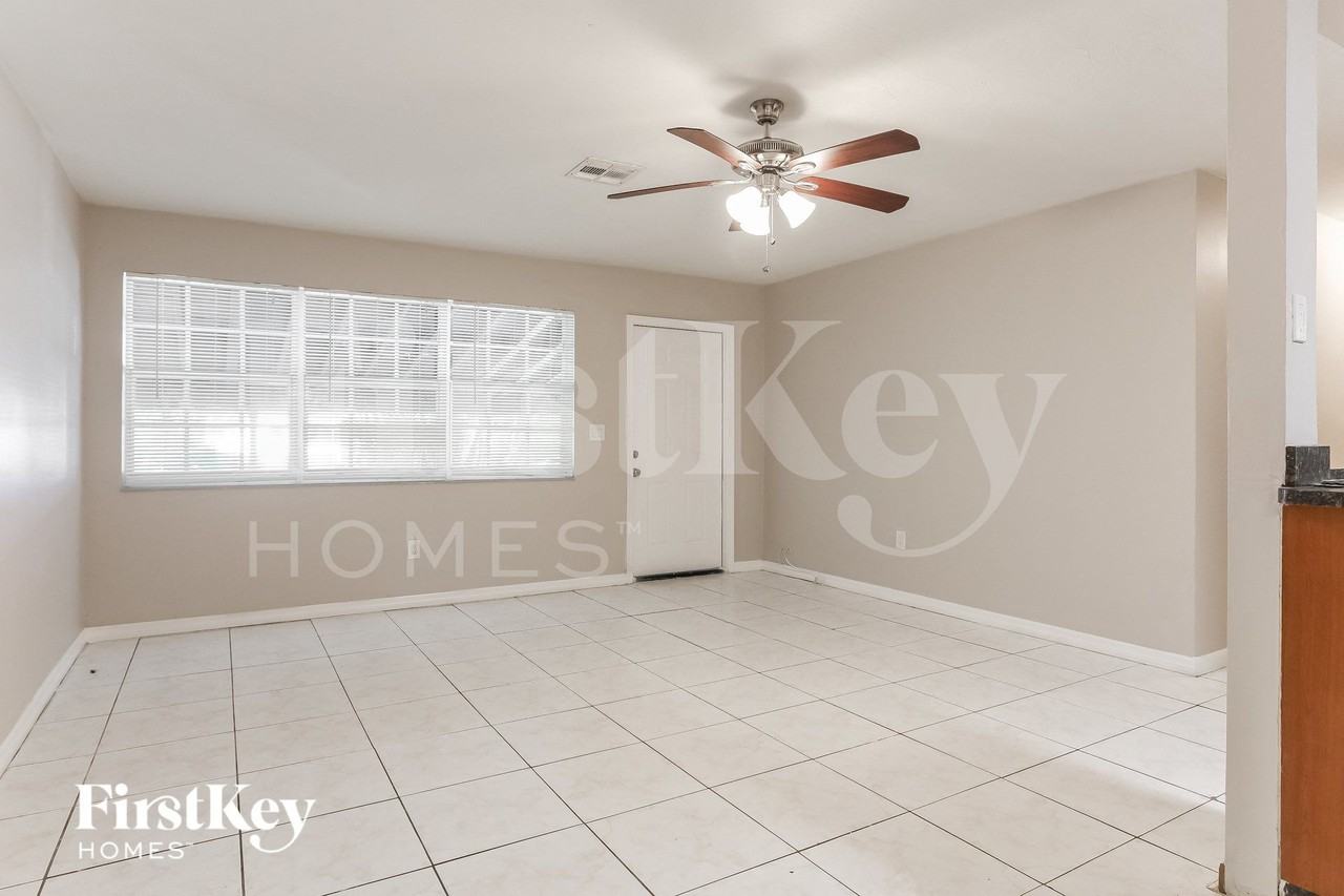 6812 Southwest 22nd Court - Photo 3 of 15