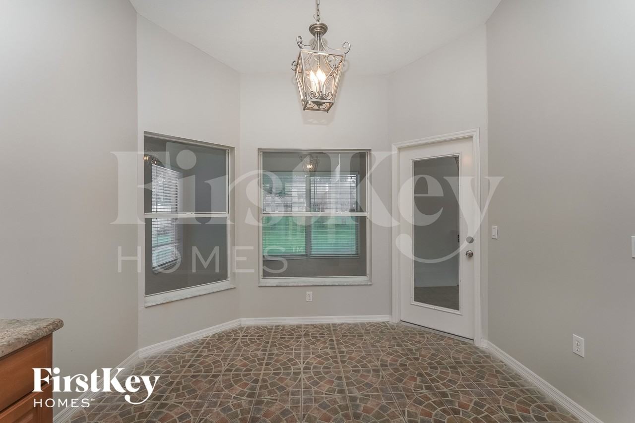 5718 Wedgefield Drive - Photo 5 of 15