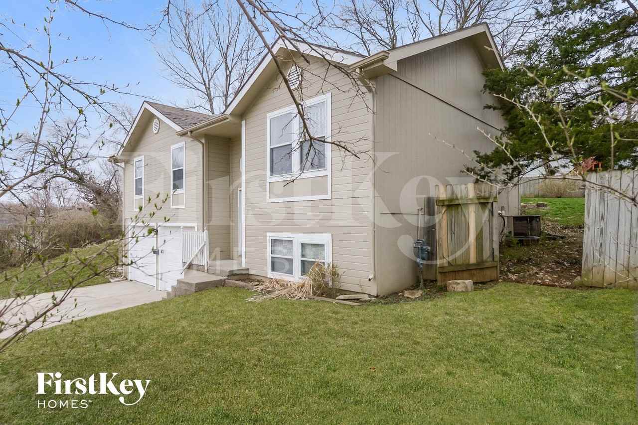 333 Woods Avenue - Photo 2 of 15