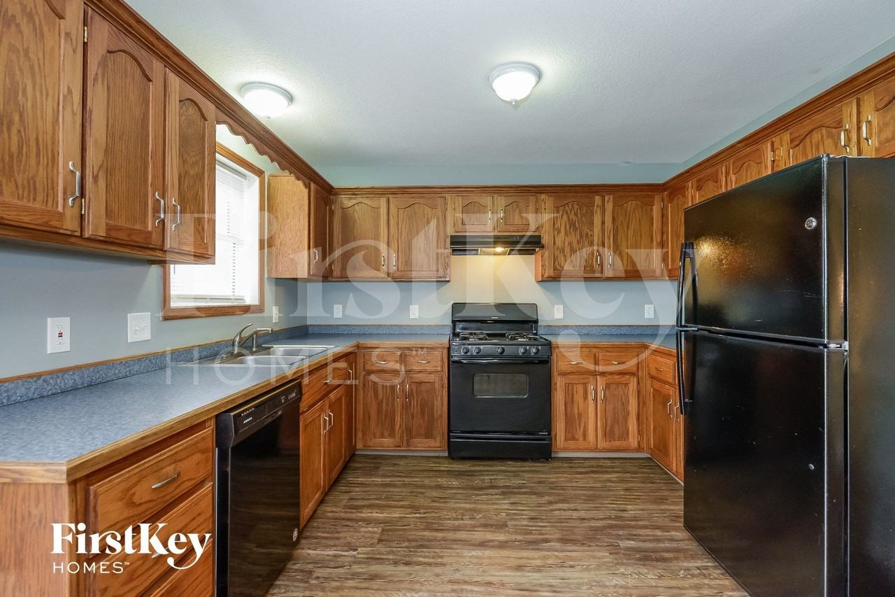 333 Woods Avenue - Photo 5 of 15