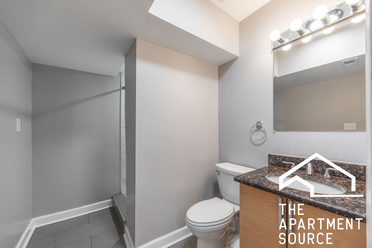 6954 N Greenview Ave #100 - Photo 7 of 15