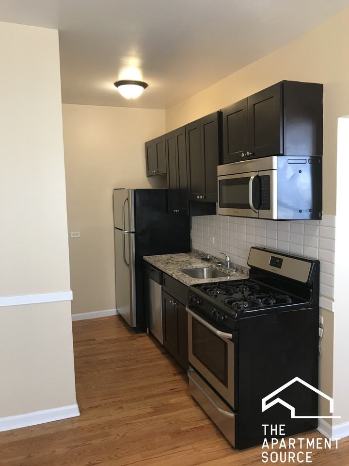 7722 North Marshfield Avenue #2B - Photo 3 of 8