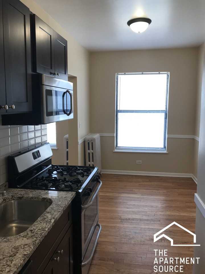 7722 North Marshfield Avenue #2B - Photo 4 of 8