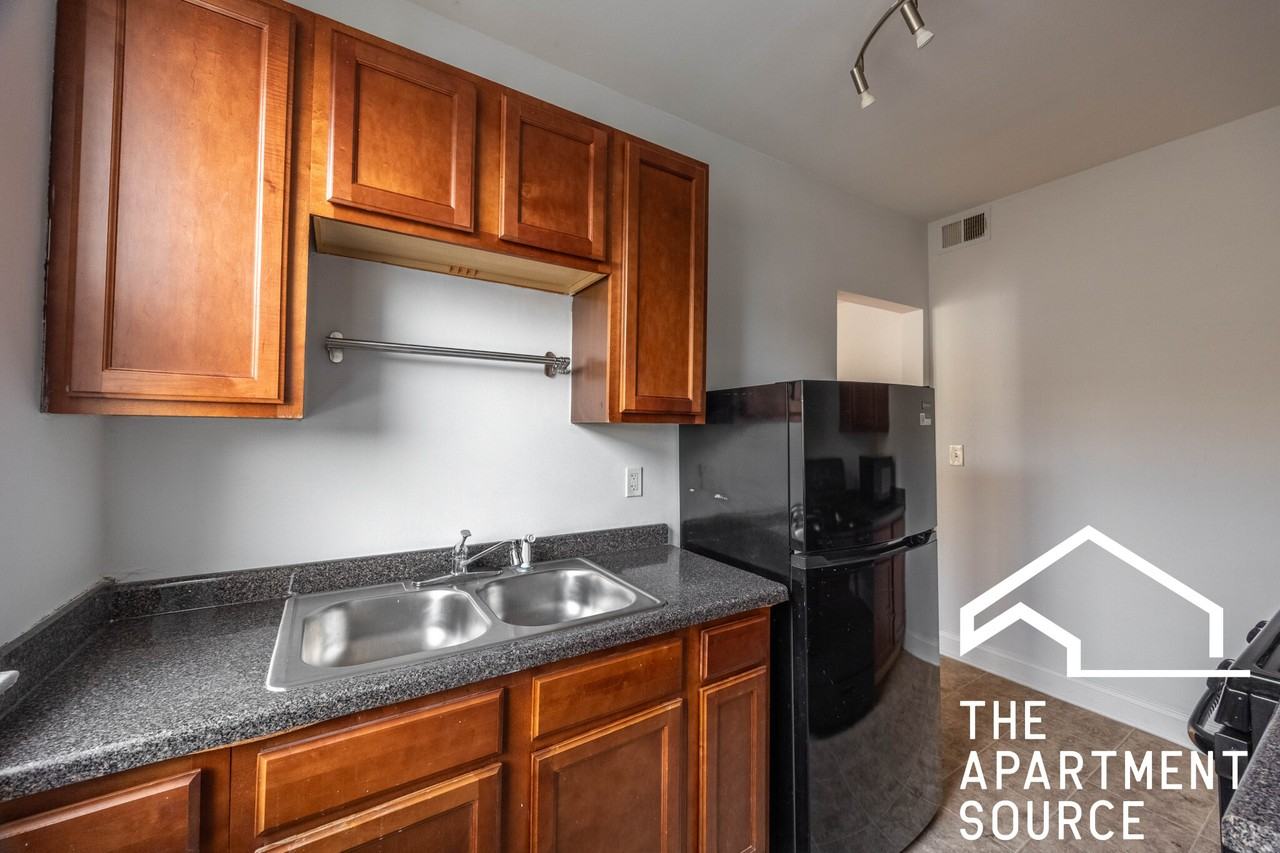 2004 W Jarvis Ave #3