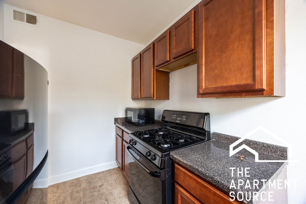 2004 W Jarvis Ave #3 - Photo 4 of 19