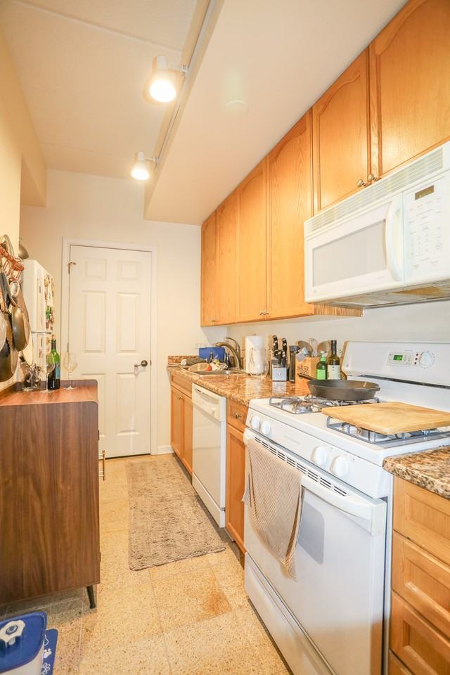 4625 W Lawrence Ave #203 - Photo 5 of 14