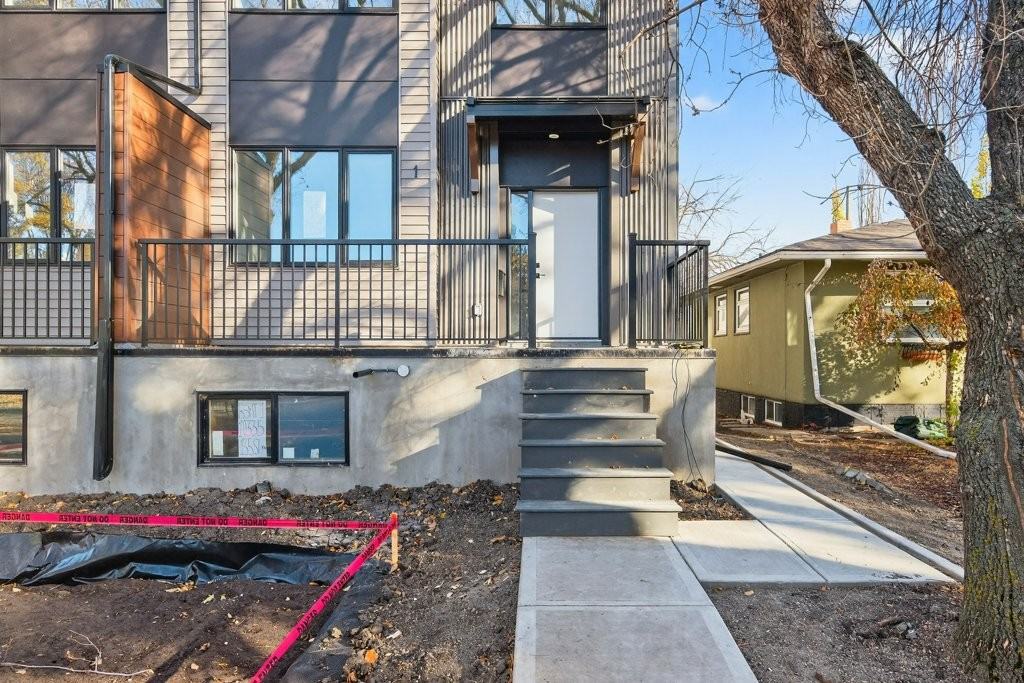 10335 135 St Nw Uppr 4 - Photo 3 of 36