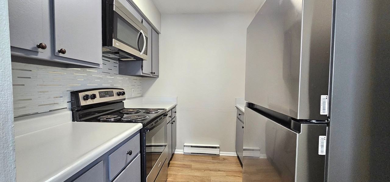 Sanlor Apartments - Photo 3 of 25