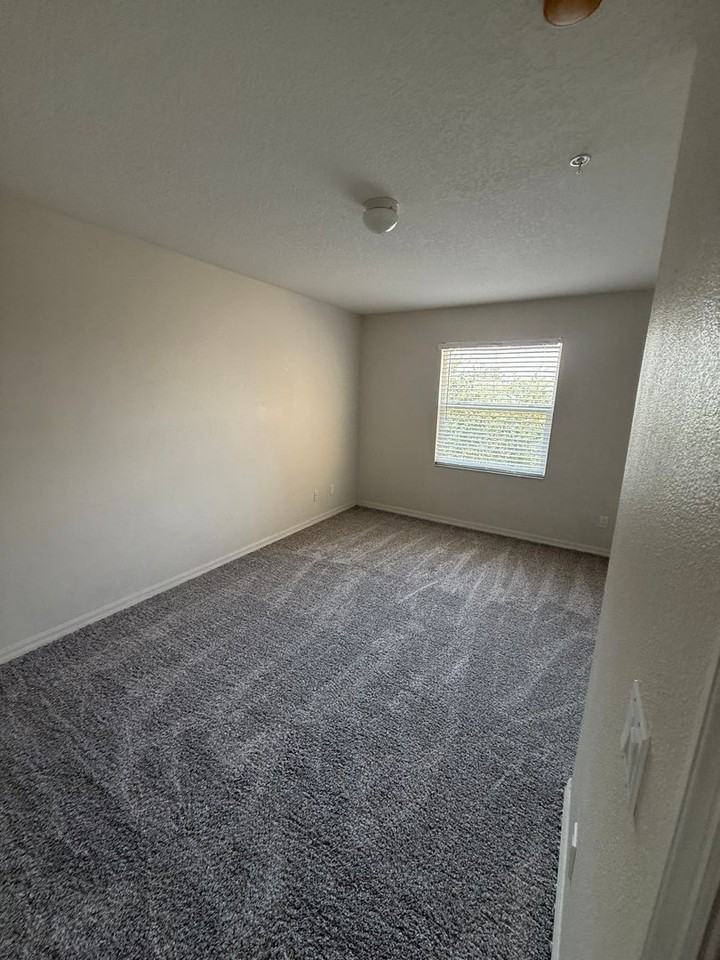 1784 Barton Towne Circle - Photo 6 of 10