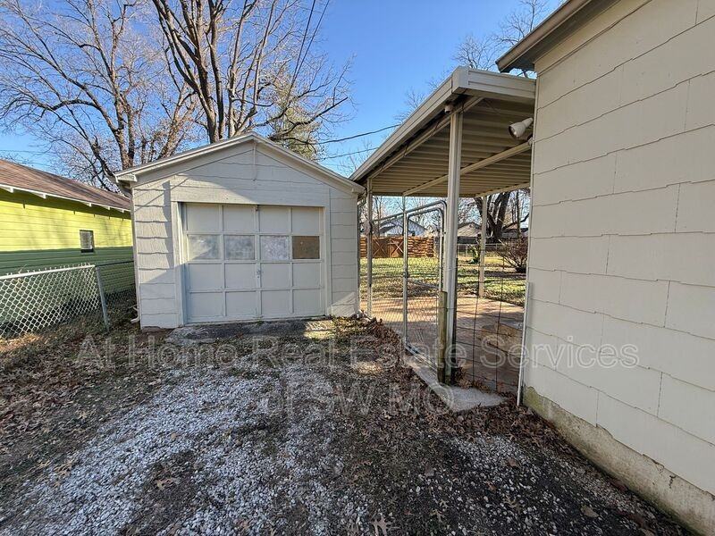 1316 South Maryland Avenue - Photo 2 of 12