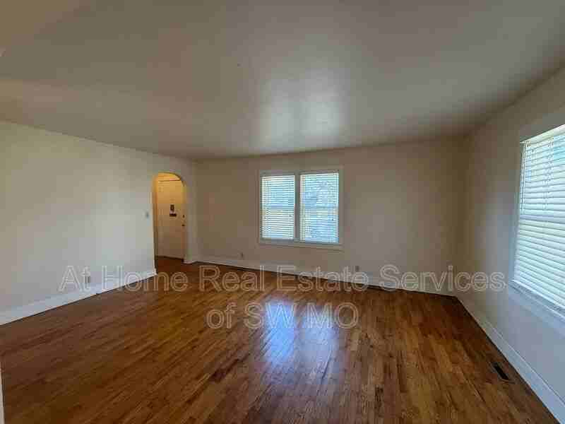 1316 South Maryland Avenue - Photo 4 of 12