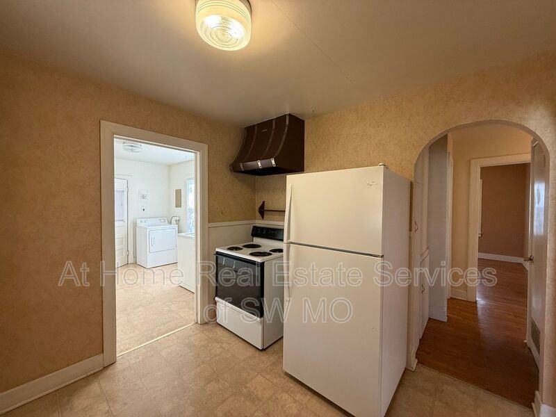 1316 South Maryland Avenue - Photo 7 of 12