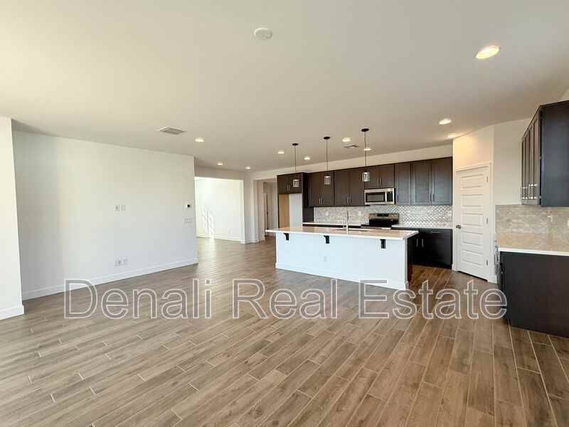 10203 W Crittenden Ln - Photo 3 of 28