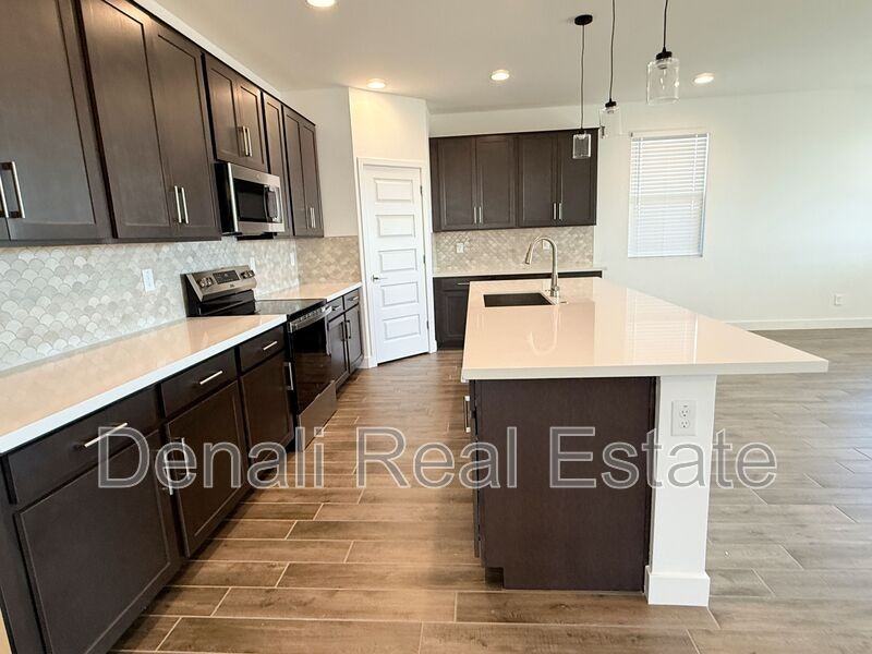 10203 W Crittenden Ln - Photo 4 of 28