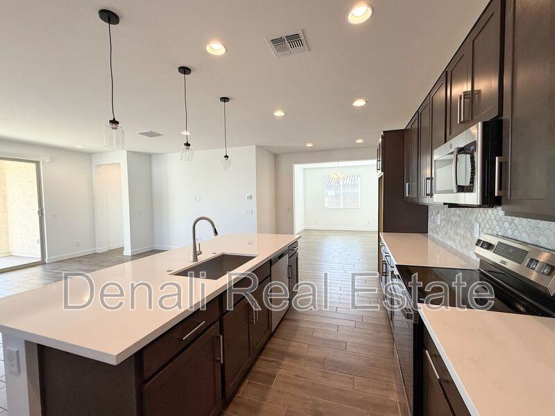 10203 W Crittenden Ln - Photo 5 of 28