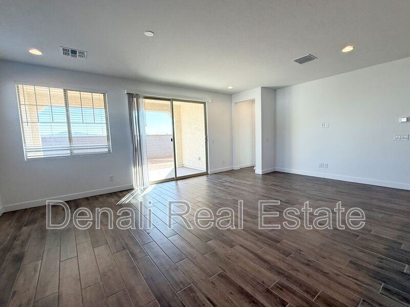 10203 W Crittenden Ln - Photo 6 of 28