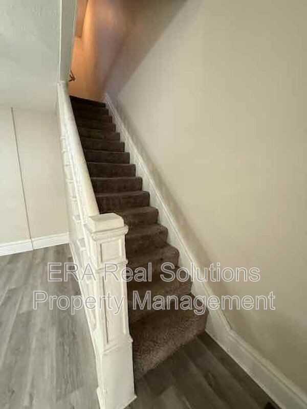 964 Oakwood Ave - Photo 4 of 12