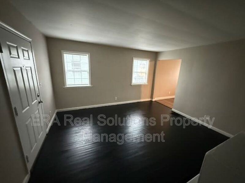68 N Waverly St - Photo 2 of 7