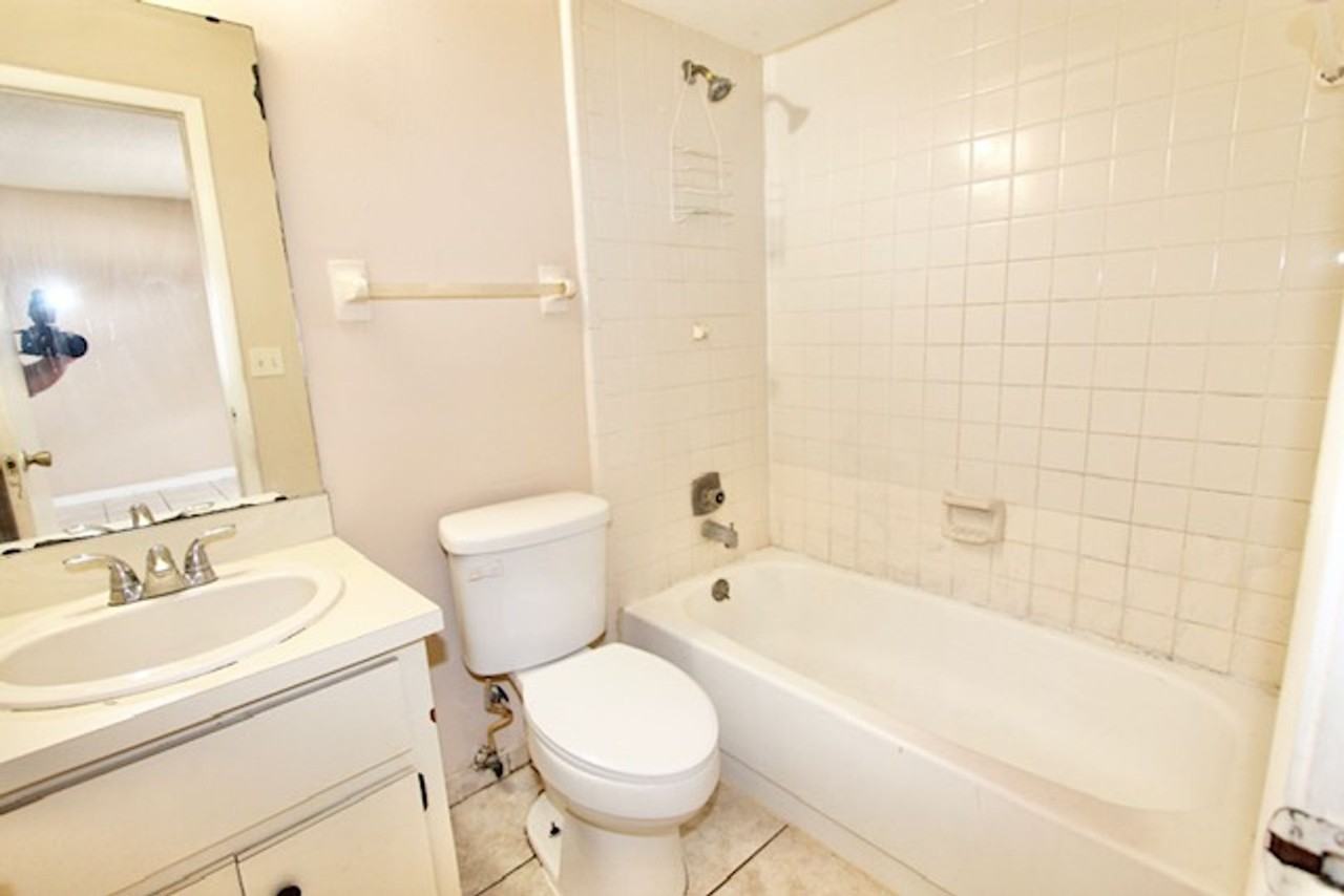 12240 Eastcove Dr - Photo 6 of 9