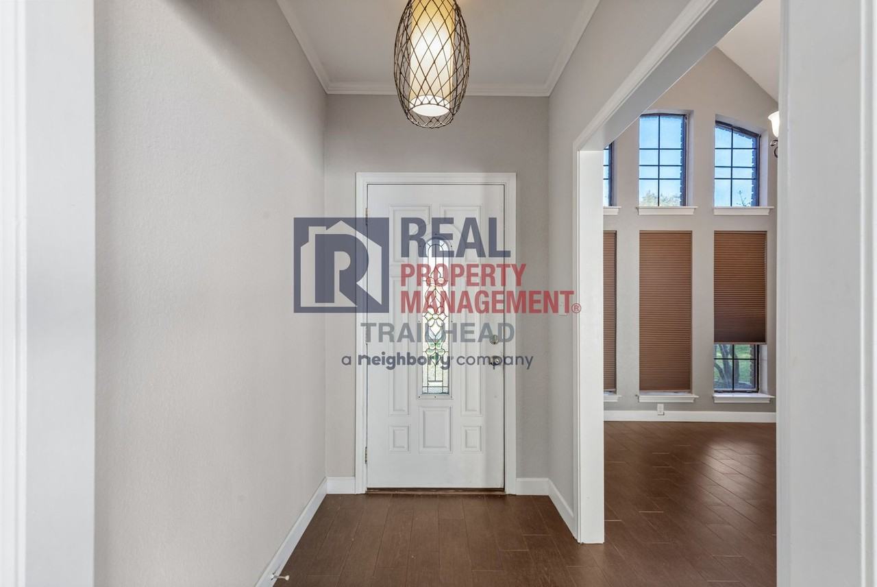 328 Kenshire Drive - Photo 4 of 26