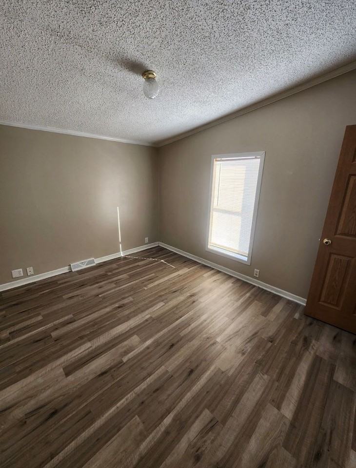 1189 Greystone Parkway - Photo 2 of 12