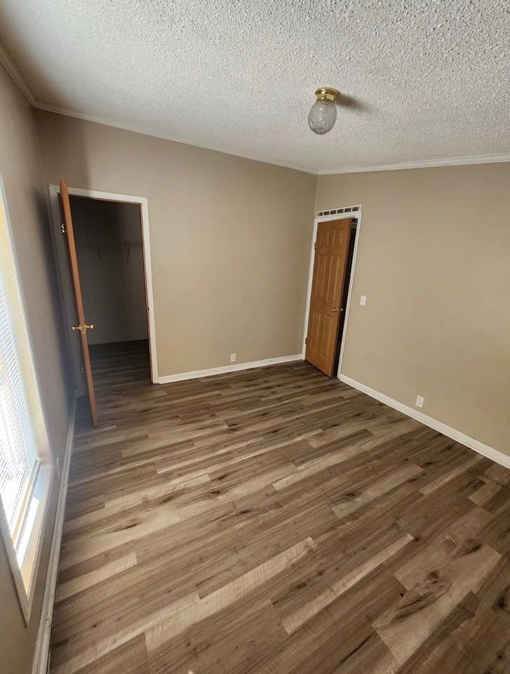 1189 Greystone Parkway - Photo 3 of 12