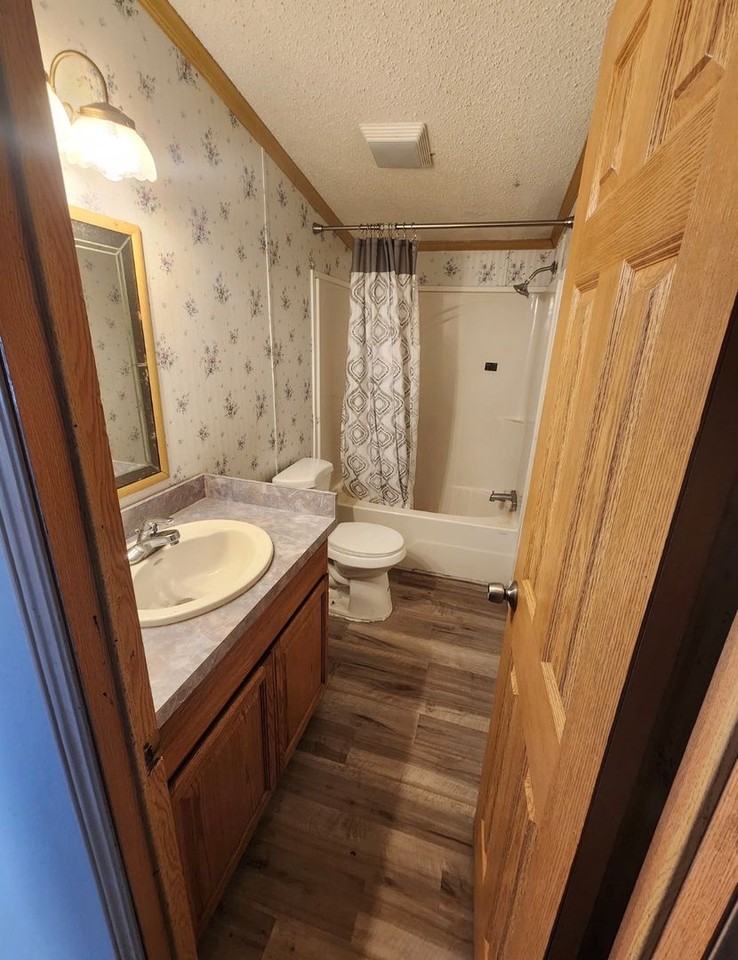 1189 Greystone Parkway - Photo 4 of 12