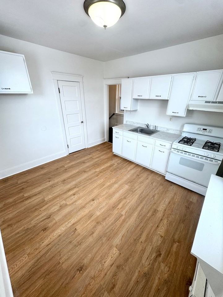 819 East 5th Street - Photo 2 of 19