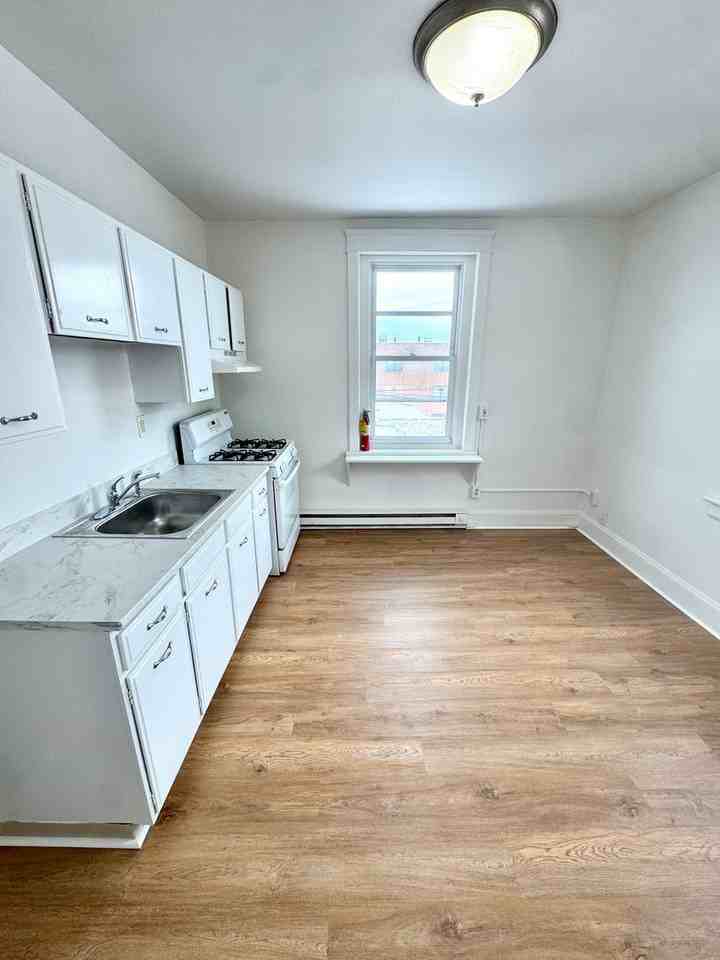 819 East 5th Street - Photo 3 of 19