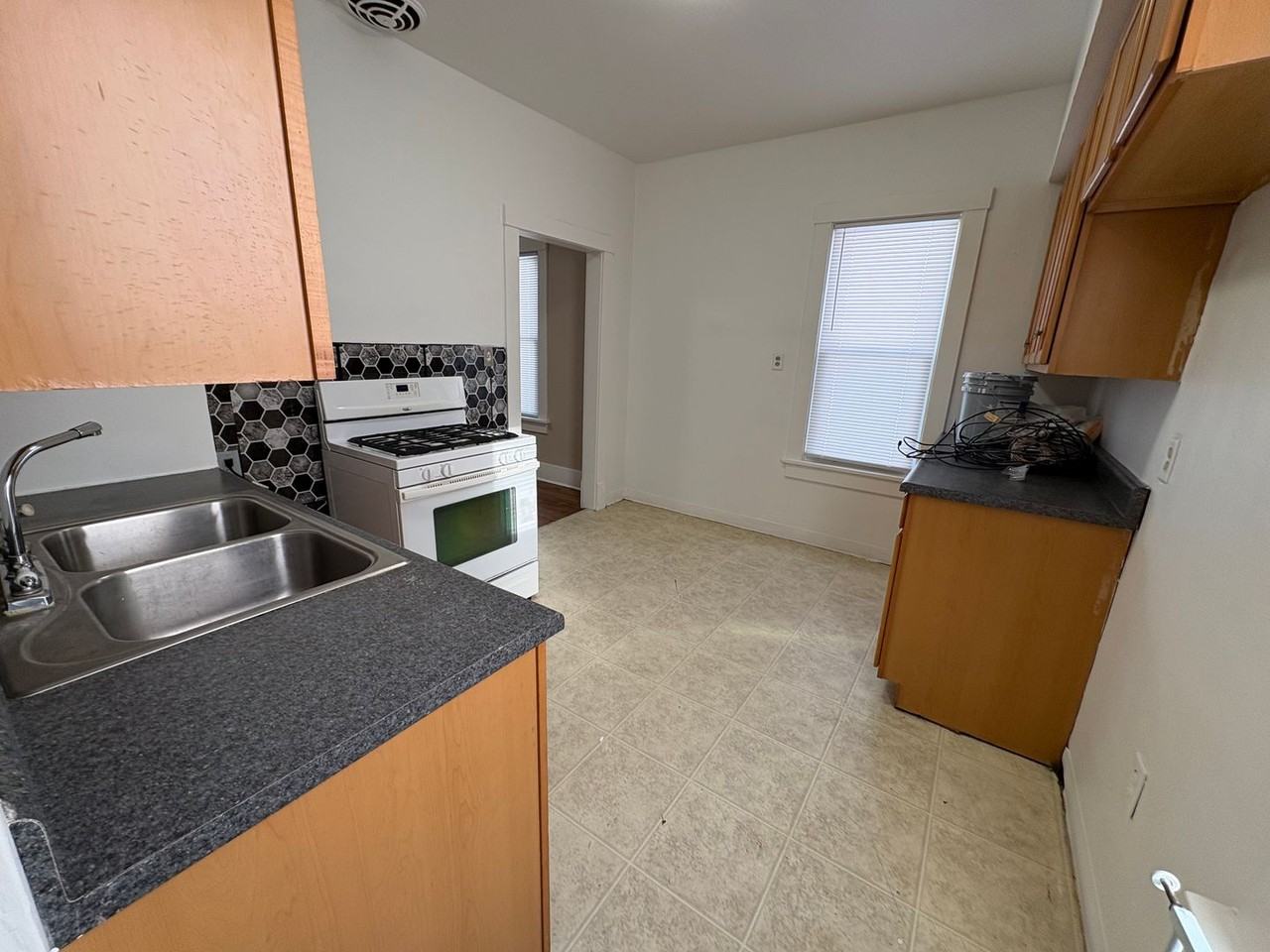 900 West Gift Avenue - Photo 4 of 10