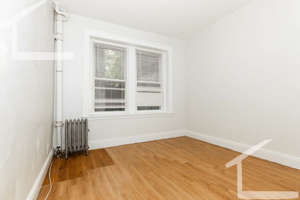 1811 Commonwealth Avenue - Photo 4 of 7