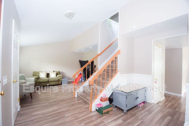 1887 Montgomery Avenue - Photo 2 of 26