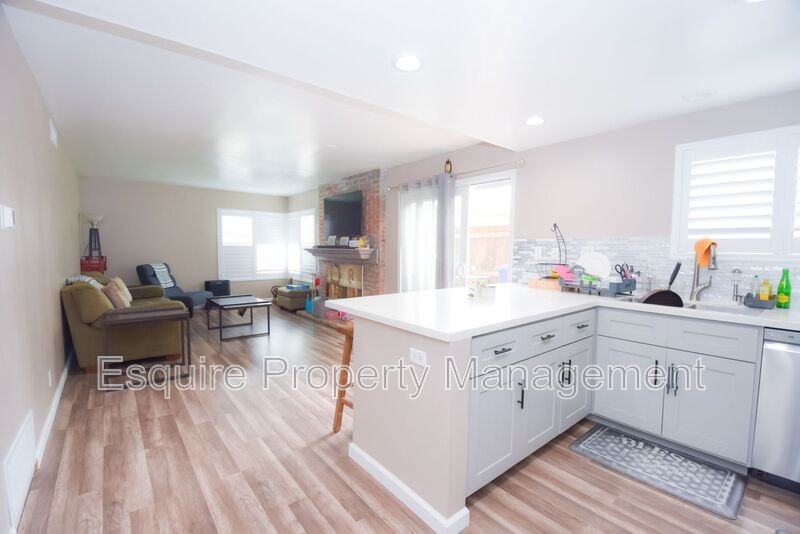 1887 Montgomery Avenue - Photo 7 of 26